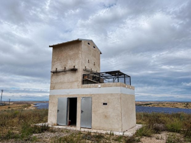 Edificio cercano a la planta solar de Iberdrola donde se desarrola el proyecto