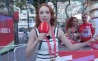 La influencer Erola Jons junto al ciclista Tadej Pogačar (YouTube).
