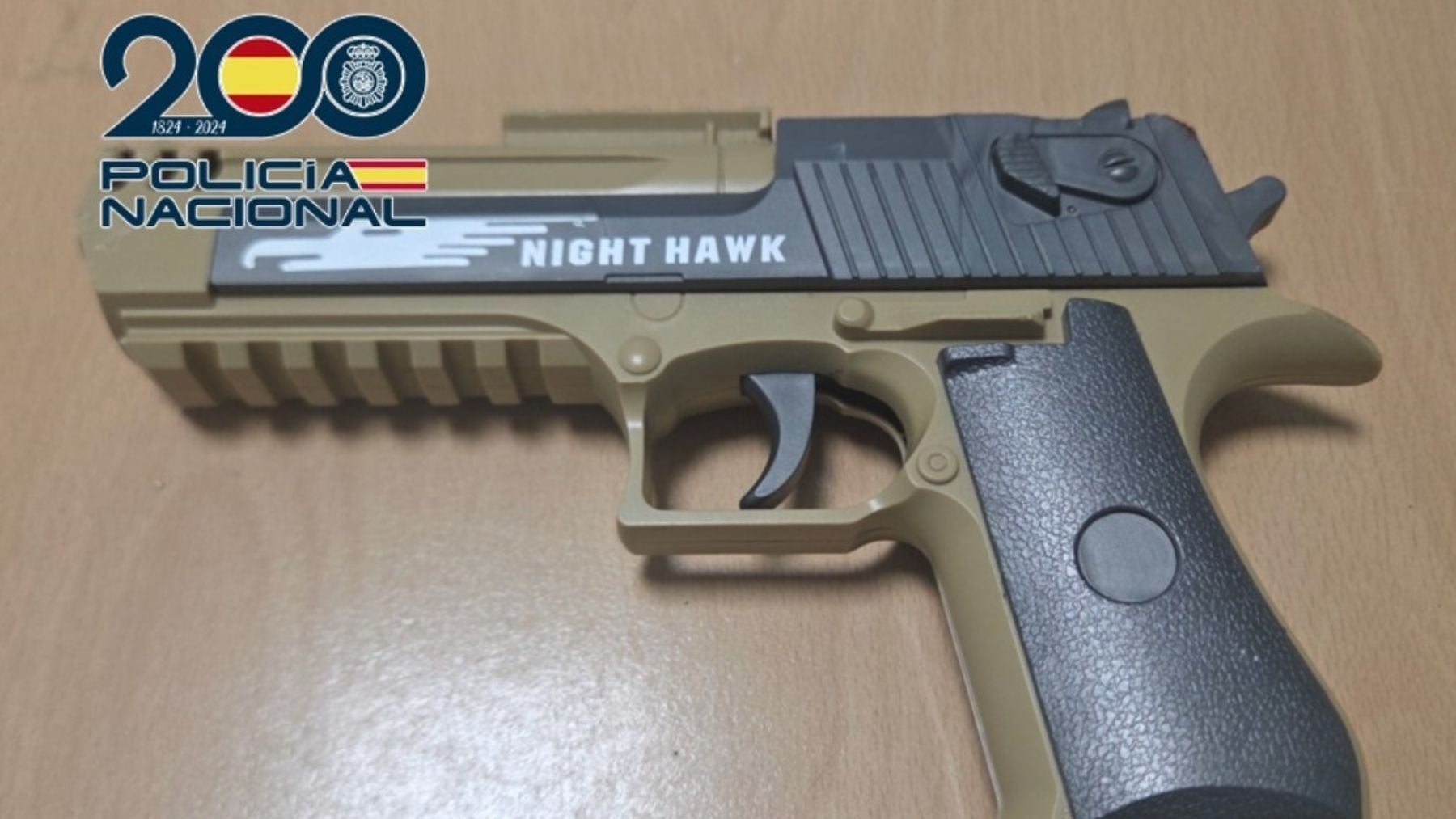Detenido en Granada con una pistola simulada y más de 30 antecedentes tras agredir a dos agentes de la Policía