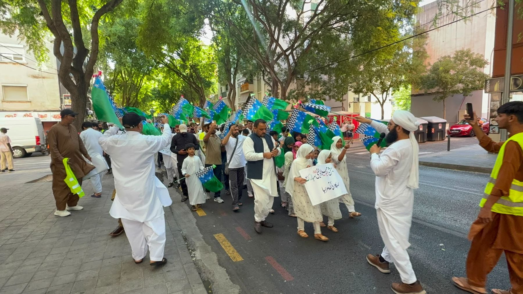 Polémica machista en la procesión del nacimiento de Mahoma en Palma: ni una mujer adulta y solo niñas segregadas del grupo principal