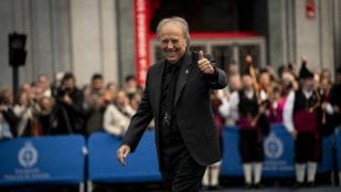El cantautor Joan Manuel Serrat, a su llegada a los Premios Princesa de Asturias 2024. Foto: Junta de Andalucía / Wikimedia Commons (CC BY-SA 2.0)