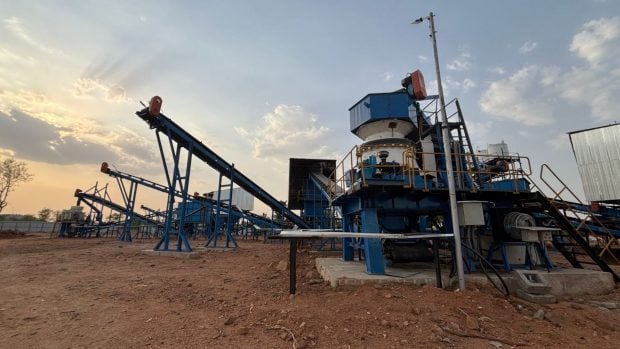 Planta trituradora en el complejo de la presa Daudhan, parte de las obras de construcci&oacute;n del proyecto Ken-Betwa. Foto: Autoridad del Proyecto de Enlace Ken-Betwa