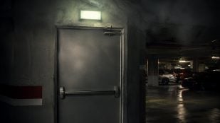 cerrar siempre las puertas de las escaleras