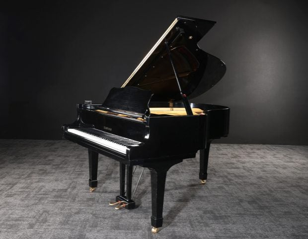 subasta piano freddie mercury