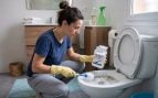 Pocos lo saben pero los expertos instan a poner bicarbonato de sodio alrededor del inodoro: para qué sirve y cuáles son sus beneficios