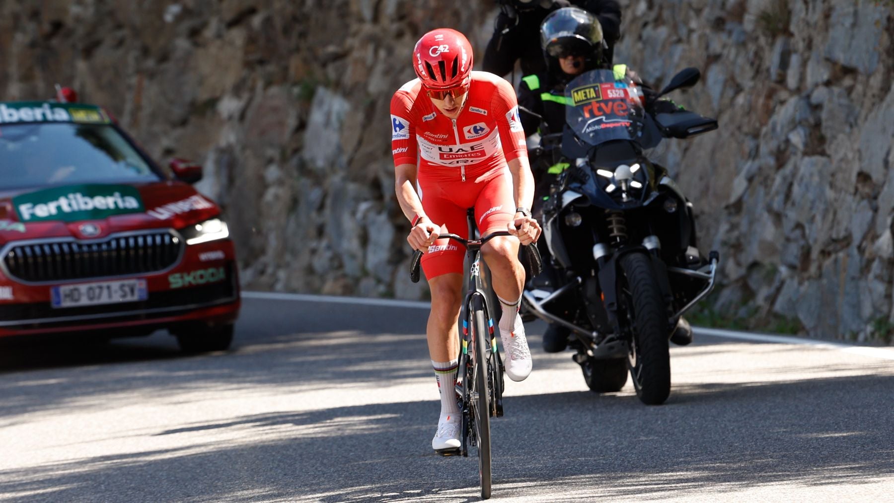 Pogacar va sobrado en la Vuelta: humilla al resto del pelotón con un ataque letal a 50 kilómetros de la meta en Andorra