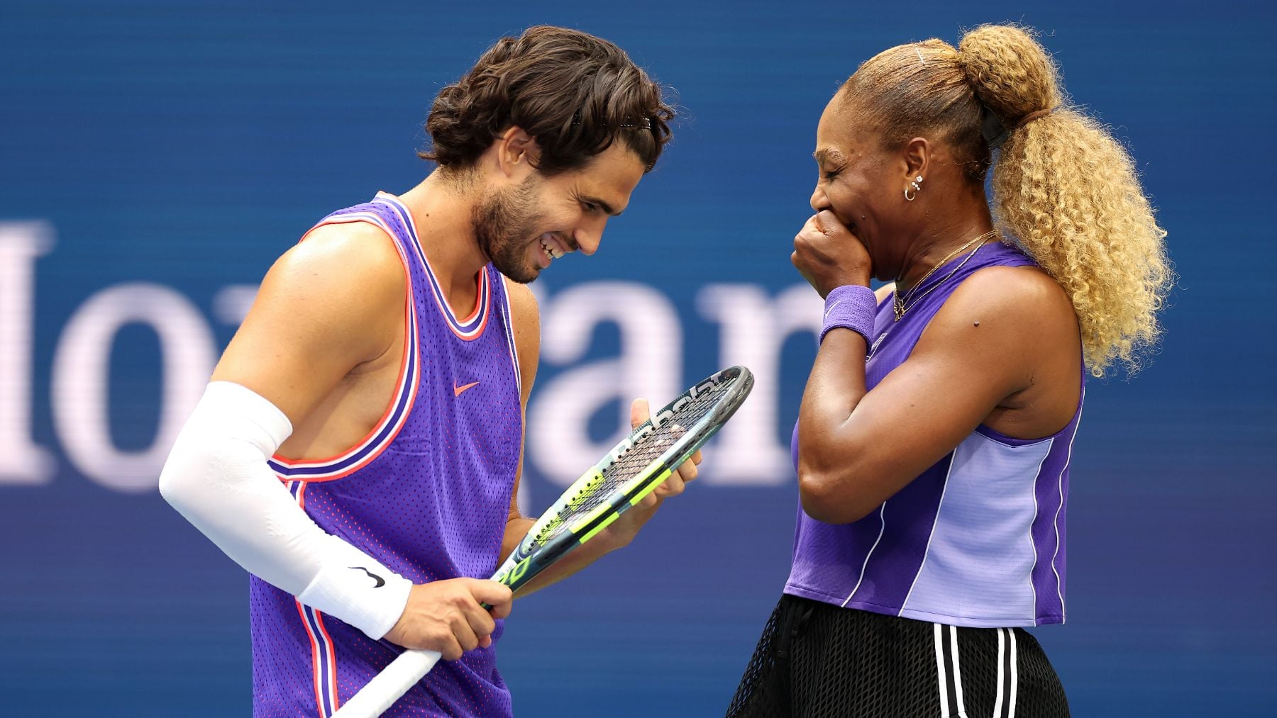 La pareja del año carbura en el US Open: Alcaraz y Serena Williams se estrenan con victoria en el dobles mixtos