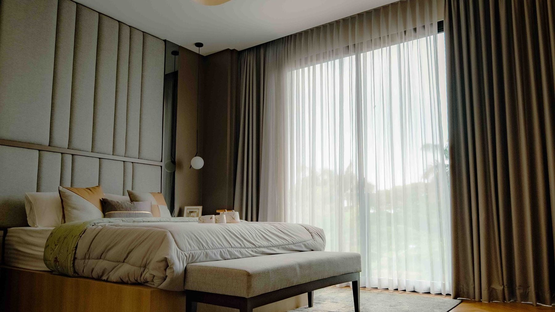 Las barras de cortinas de siempre tienen los días contados: los expertos en interiorismo ya hablan de su sustituto y lo usan en todos los hoteles