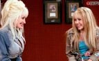 Dolly Parton y Miley Cyrus en Hannah Montana. (Disney+)