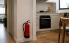 Consejo bomberos contra incendios caseros, truco bomberos contra incendio, bomberos y uso de extintor en casa, tener un extintor en casa.
