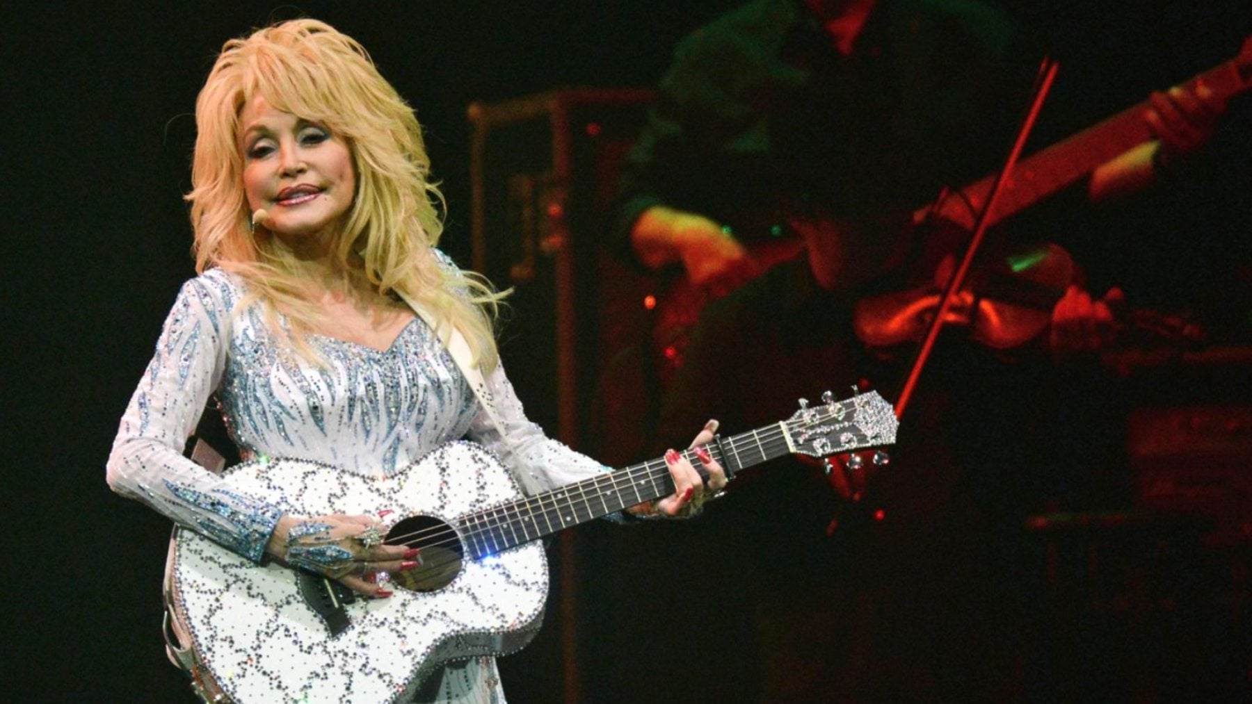 La otra cara de Dolly Parton: los negocios que convirtió en un imperio y que explican su fortuna de 385 millones de euros