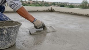 Albañiles, truco, vivienda, techo