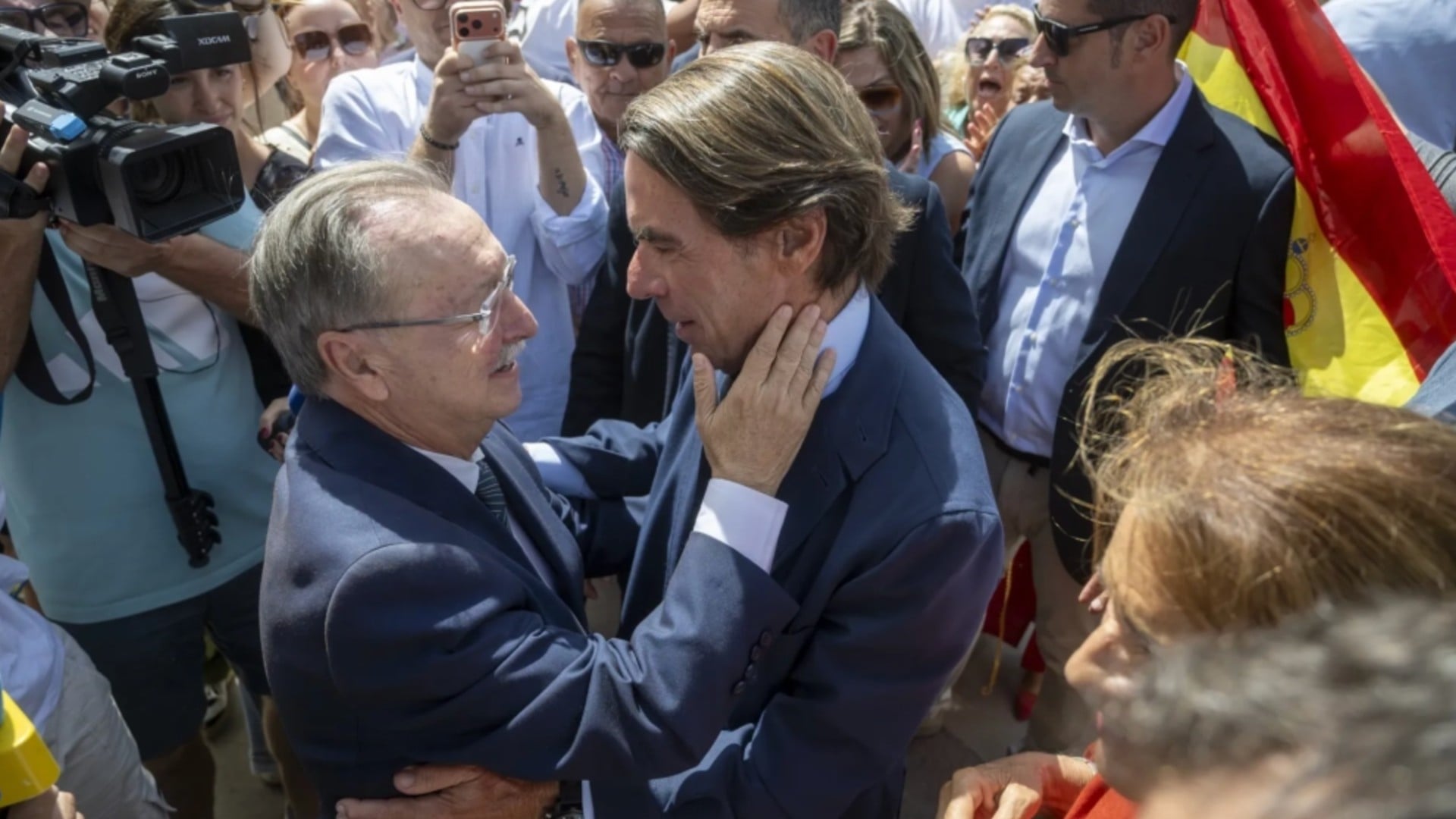 Aznar avisa de que el futuro de Ceuta es el de España y reclama firmeza: La soberanía nacional no tiene vacaciones