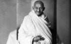 Fotografía de estudio de Mahatma Gandhi, Londres, 1931. Foto: Elliott & Fry, dominio público, vía Wikimedia Commons
