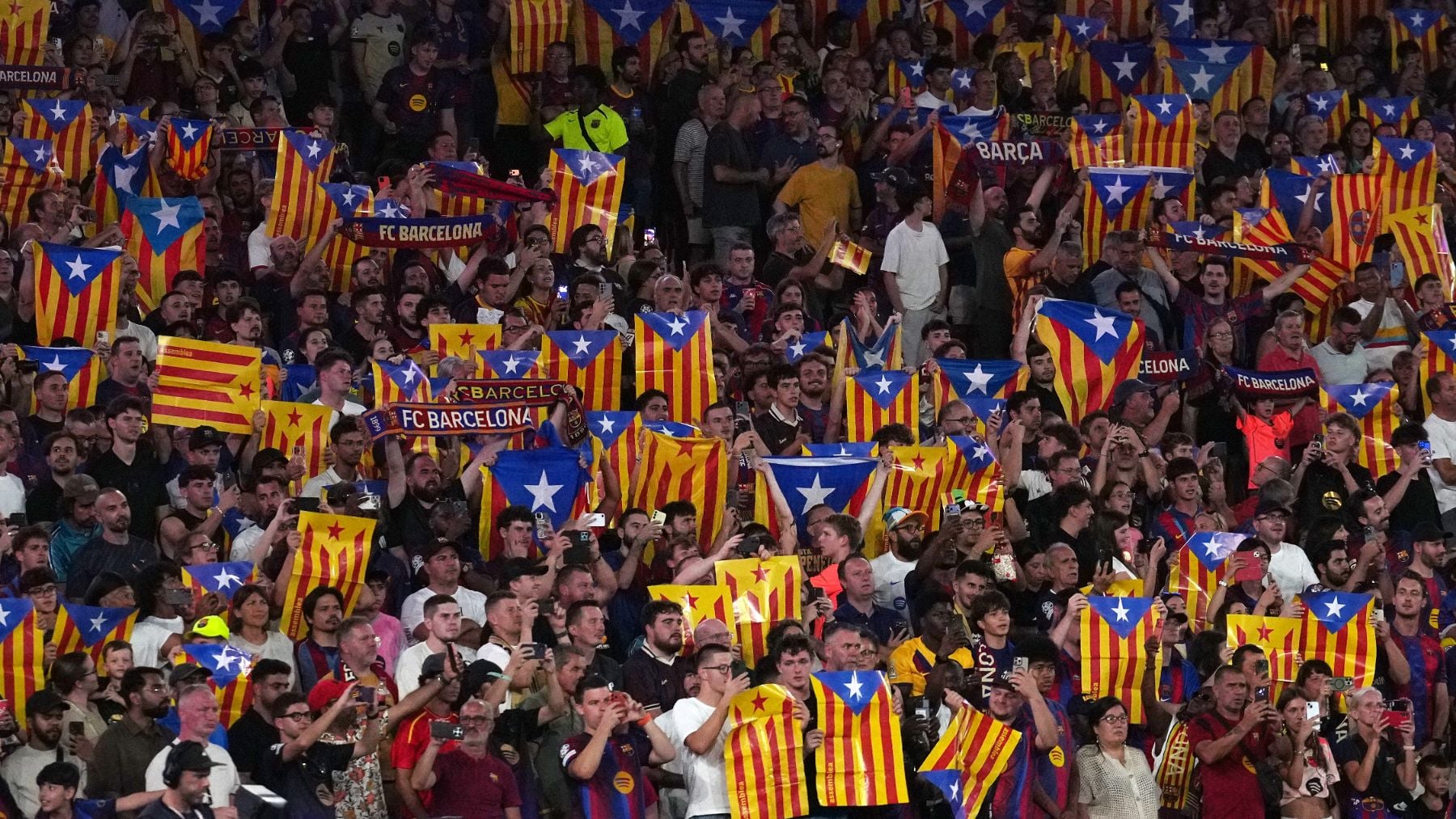 La Liga luce el homenaje del Barcelona a la estelada tras censurar la protesta española del Ceuta