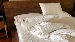 personas no hacen cama