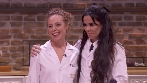 Silvia Marty y Beatriz Luengo en la final de Maestros de la costura (RTVE).
