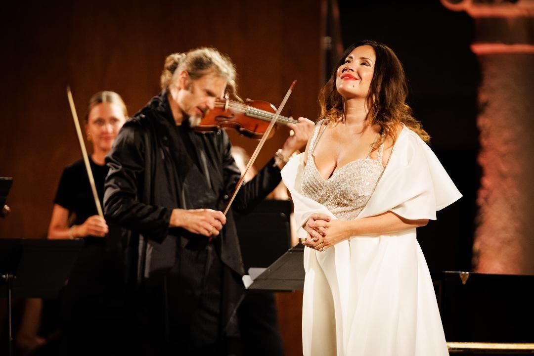 L’Orchestre de l’Opéra Royal de Versailles y la soprano Sonya Yoncheva.