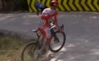 Tadej Pogacar salva una caída en La Vuelta