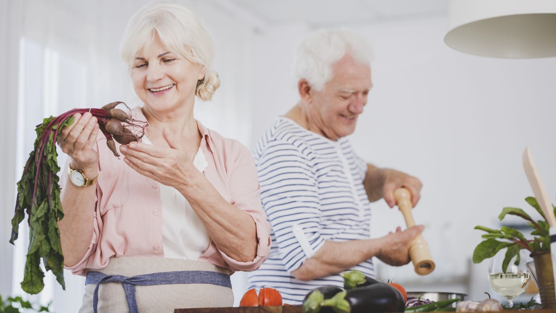 Dra. Miriam Piqueras: Una dieta de fruta, verduras y caldos puede quedarse corta en proteínas para los mayores