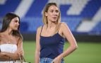 Alice Campello en el campo de El Leganés apoyando a Morata