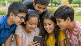 Niños con el móvil