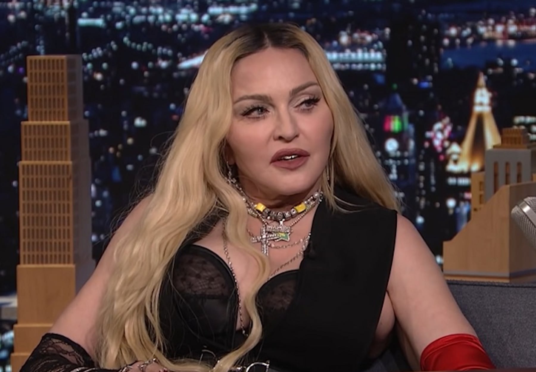 Madonna en un programa. (Foto: YouTube)