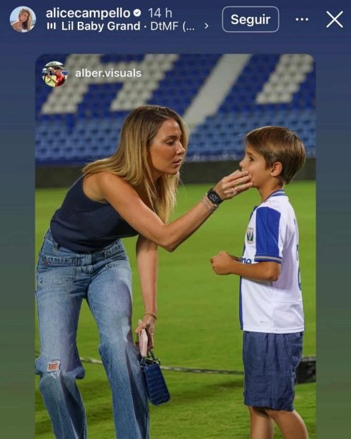 Alice Campello en el campo del Legan&eacute;s con Morata
