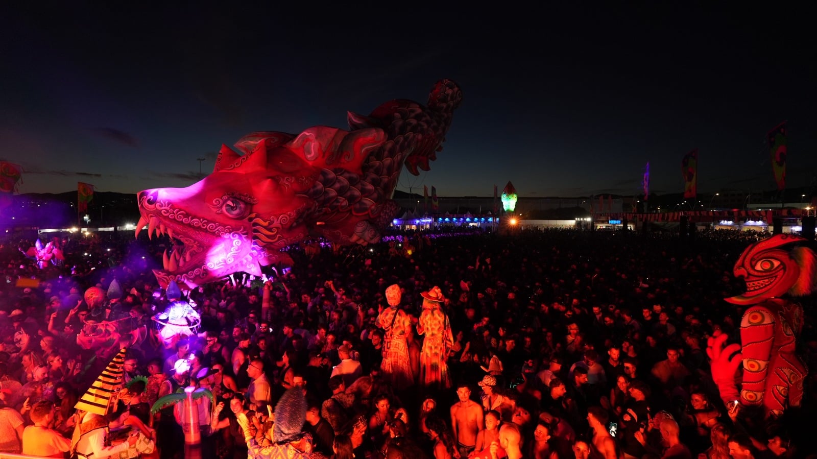 Elrow hace vibrar Mallorca: cerca de 20.000 personas disfrutan de una jornada de música y espectáculo