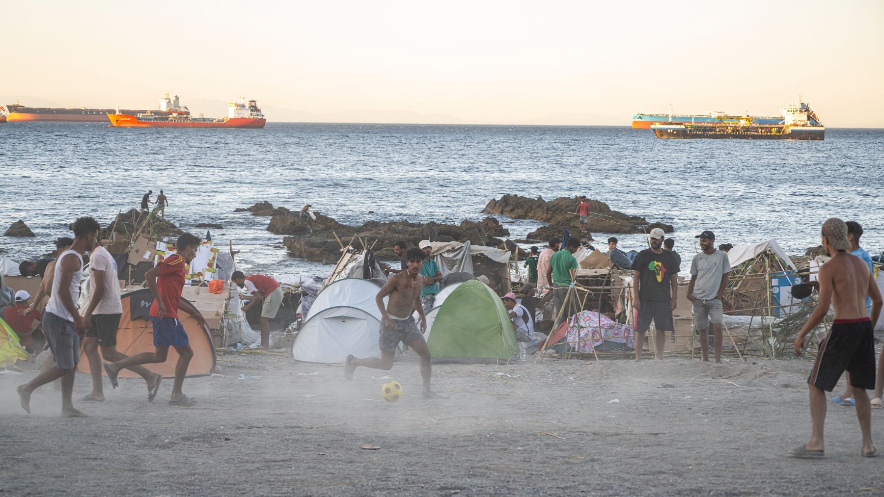 Expulsados 6 marroquíes de Ceuta: cuatro agredieron a tres guardias civiles y otras dos falsificaron un DNI para viajar a Cádiz