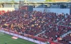 Son Moix se llena de banderas de España y el Ceuta se planta 30 segundos al inicio de su partido en Mallorca