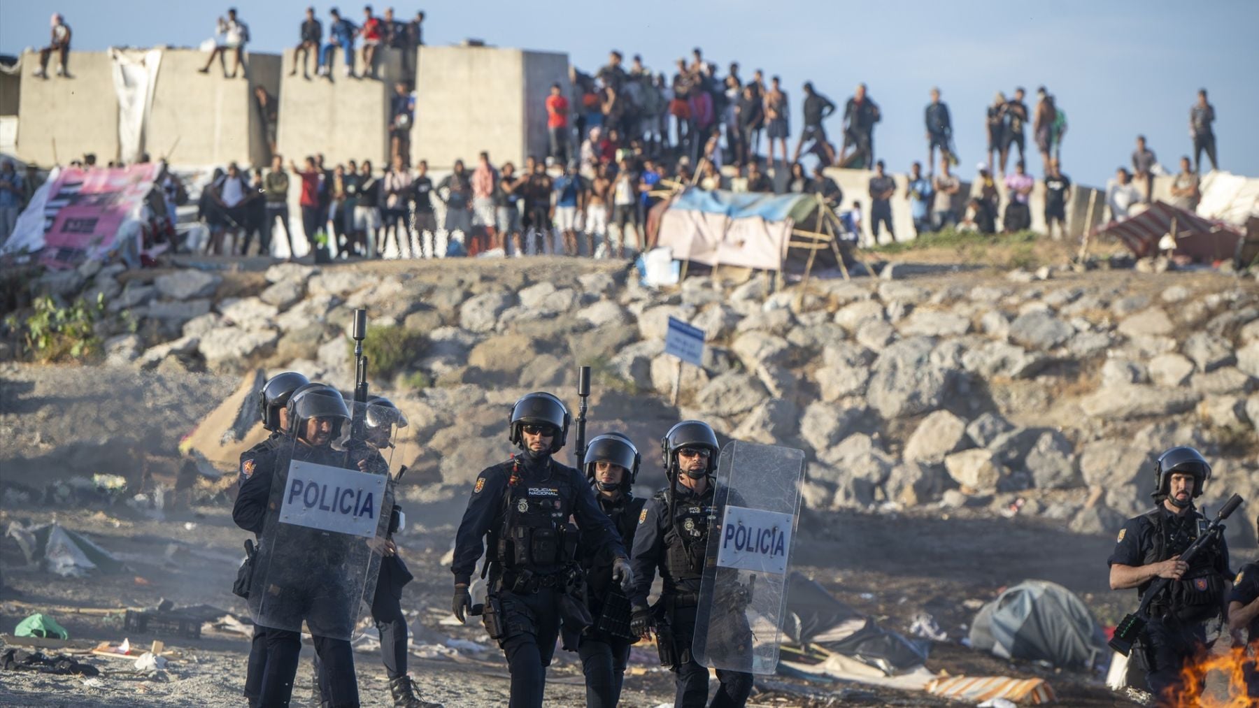 Detenidos otros tres invasores marroquíes en Ceuta por lanzar cócteles molotov contra los militares