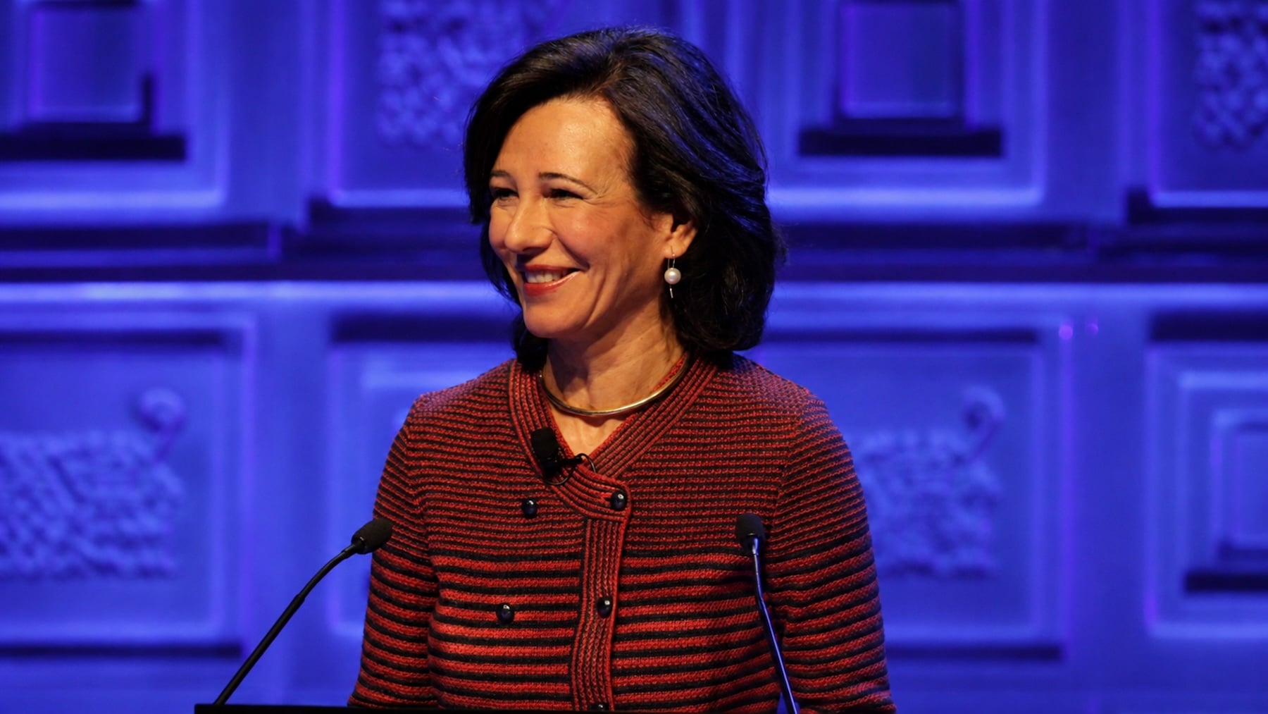 Ana Botín (65 años), sobre el liderazgo en el trabajo: Los directivos tienen que ser capaces de priorizar, organizar, delegar y descartar malos hábitos