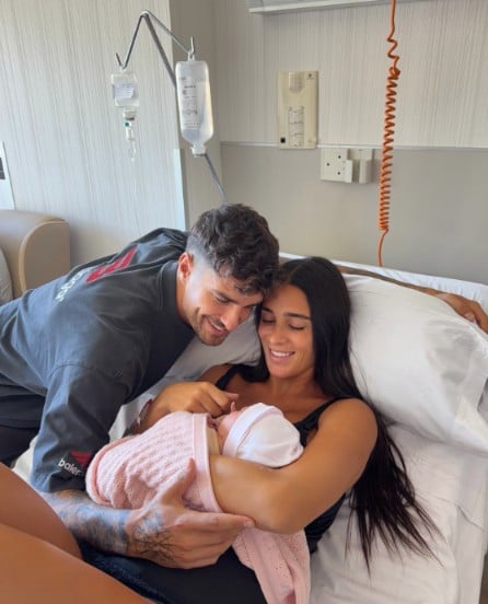 Claudia y Mario, ex de 'La isla de las tentaciones', junto Valentina, su hija (Instagram) Claudia y Mario, ex de 'La isla de las tentaciones', junto Valentina, su hija (Instagram)