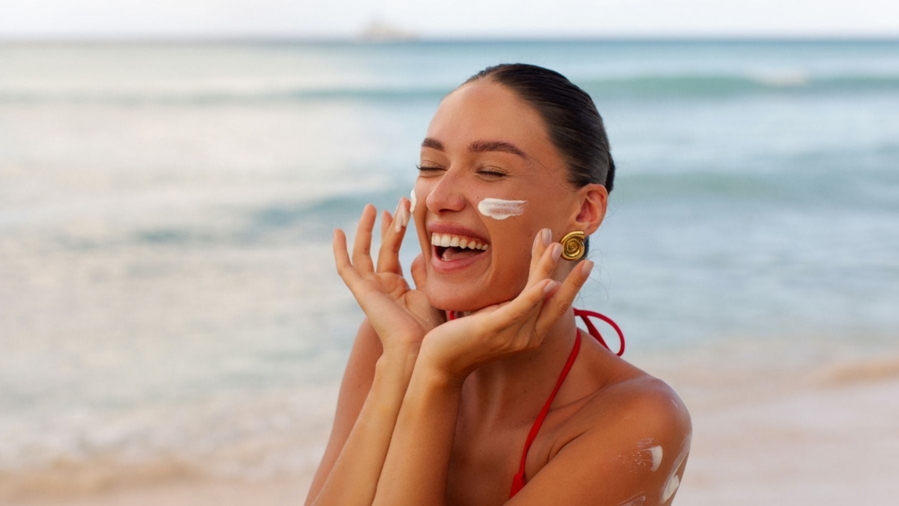 Mujer con la piel morena