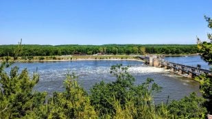 Centro de Visitantes de la vía navegable de Illinois, en la esclusa de Starved Rock. Foto: Sherie Loverkamp / CC BY-SA 4.0.