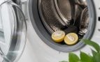 Limón y pasta de dientes para limpiar la lavadora