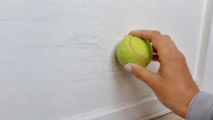 Pelota de tenis, curiosidades, limpieza
