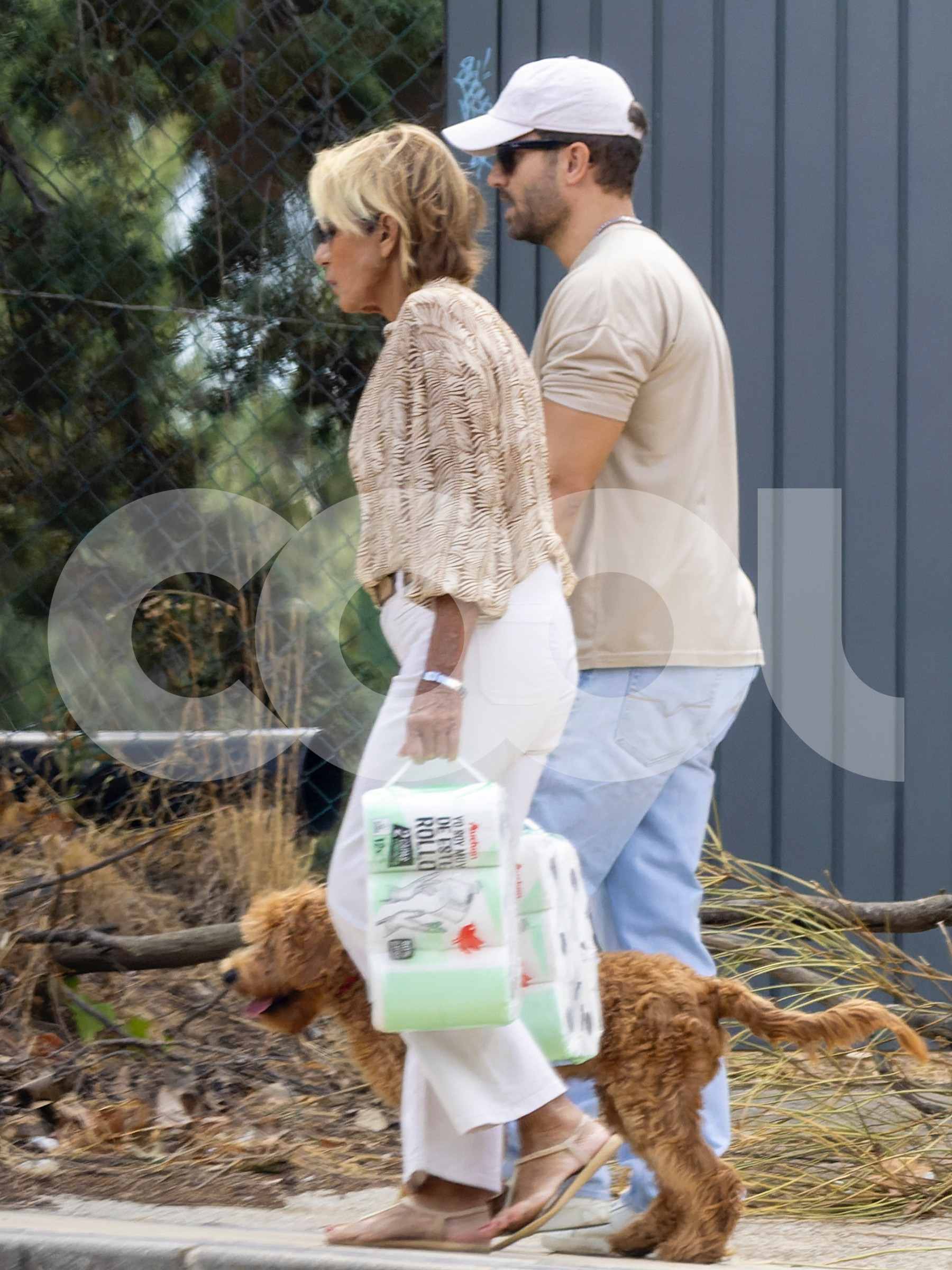 Pablo Albor&aacute;n junto a su madre. (Foto: Europa Press)