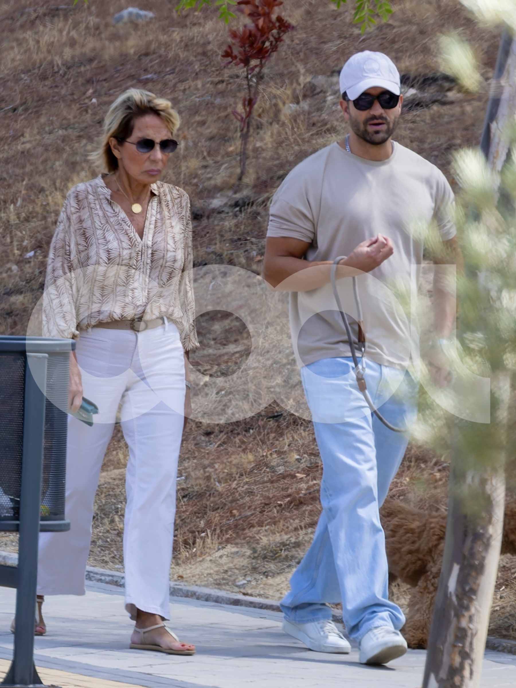 Pablo Albor&aacute;n junto a su madre. (Foto: COOL)