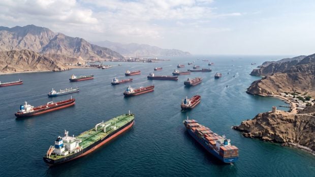 barcos en estrecho ormuz IA