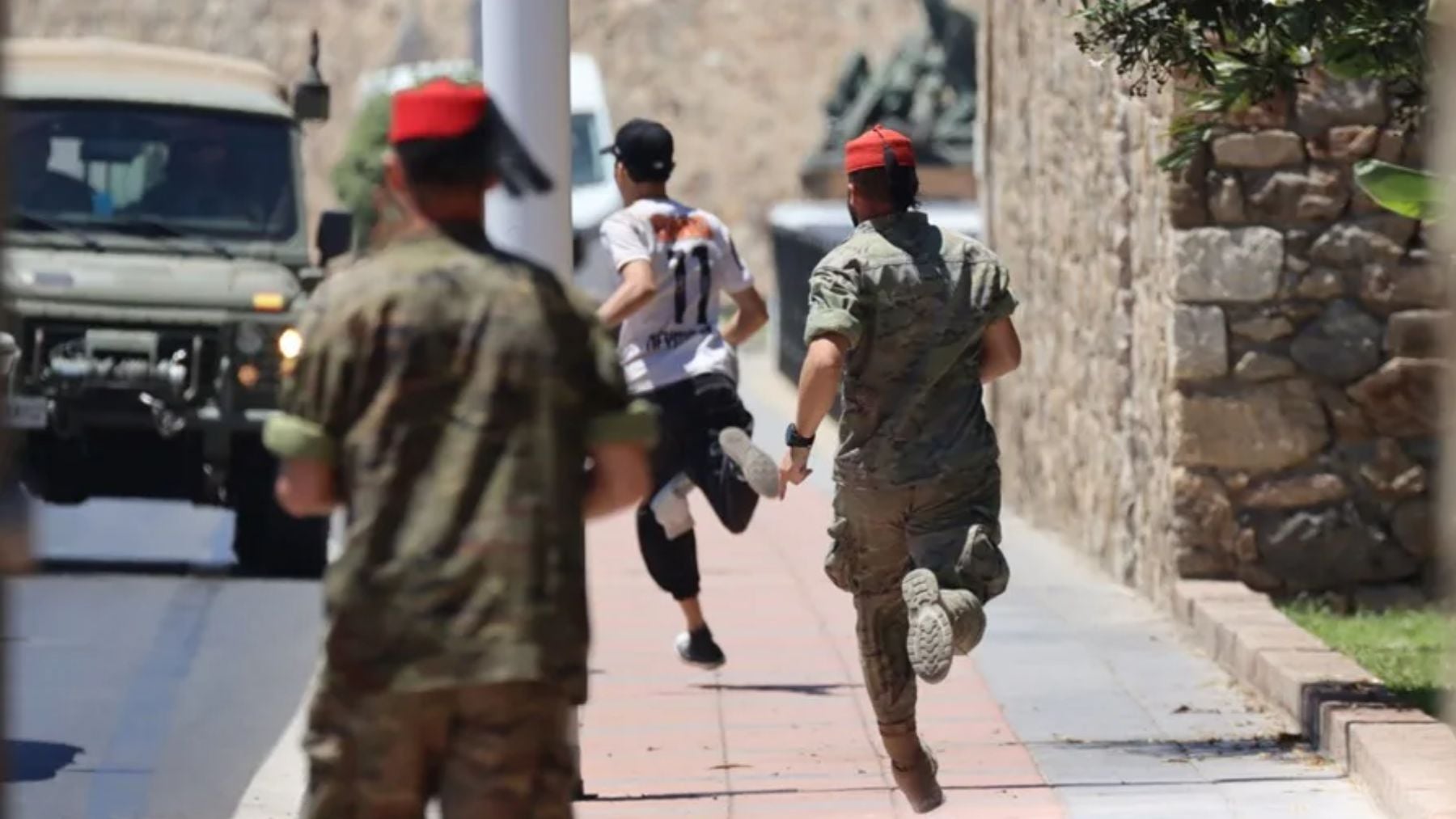 Detenido un marroquí que entró en Ceuta con la invasión por intentar apuñalar a un militar español
