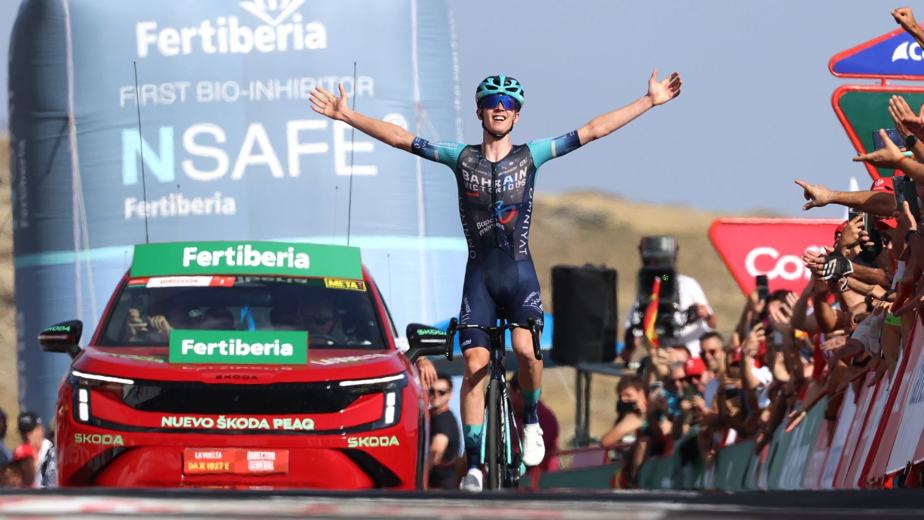 Enric Mas da un zarpazo de líder en La Vuelta y el esloveno Omrzel gana en la subida a Calar Alto