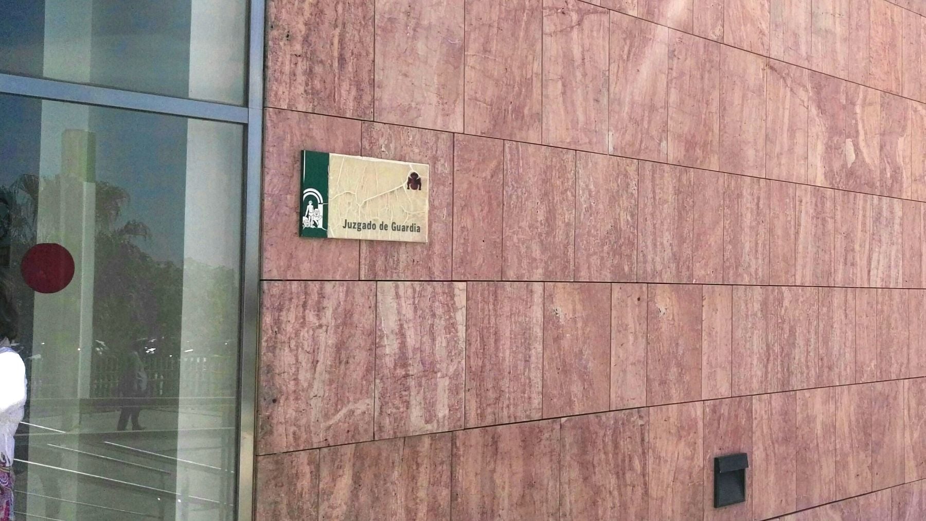 Detienen a un hombre por agredir sexualmente a su sobrina de nueve años en Málaga