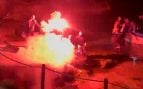 Inmigrantes ilegales festejan con bengalas su llegada en patera a la costa sur de Mallorca