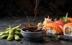 Los chefs japoneses lo confirman: el sushi no se come como lo hacemos en España, en realidad «el arroz nunca debe tocar la soja»