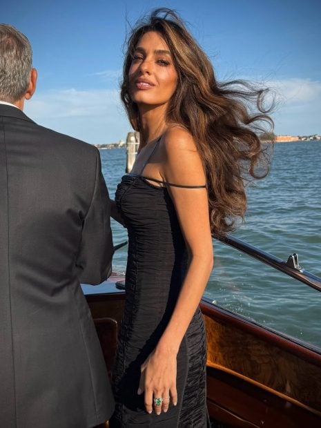 Amal Clooney, blurred brown