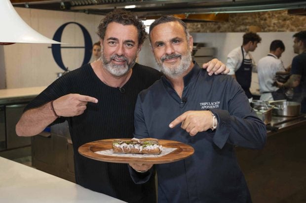 Chef Angel Leon cocinando