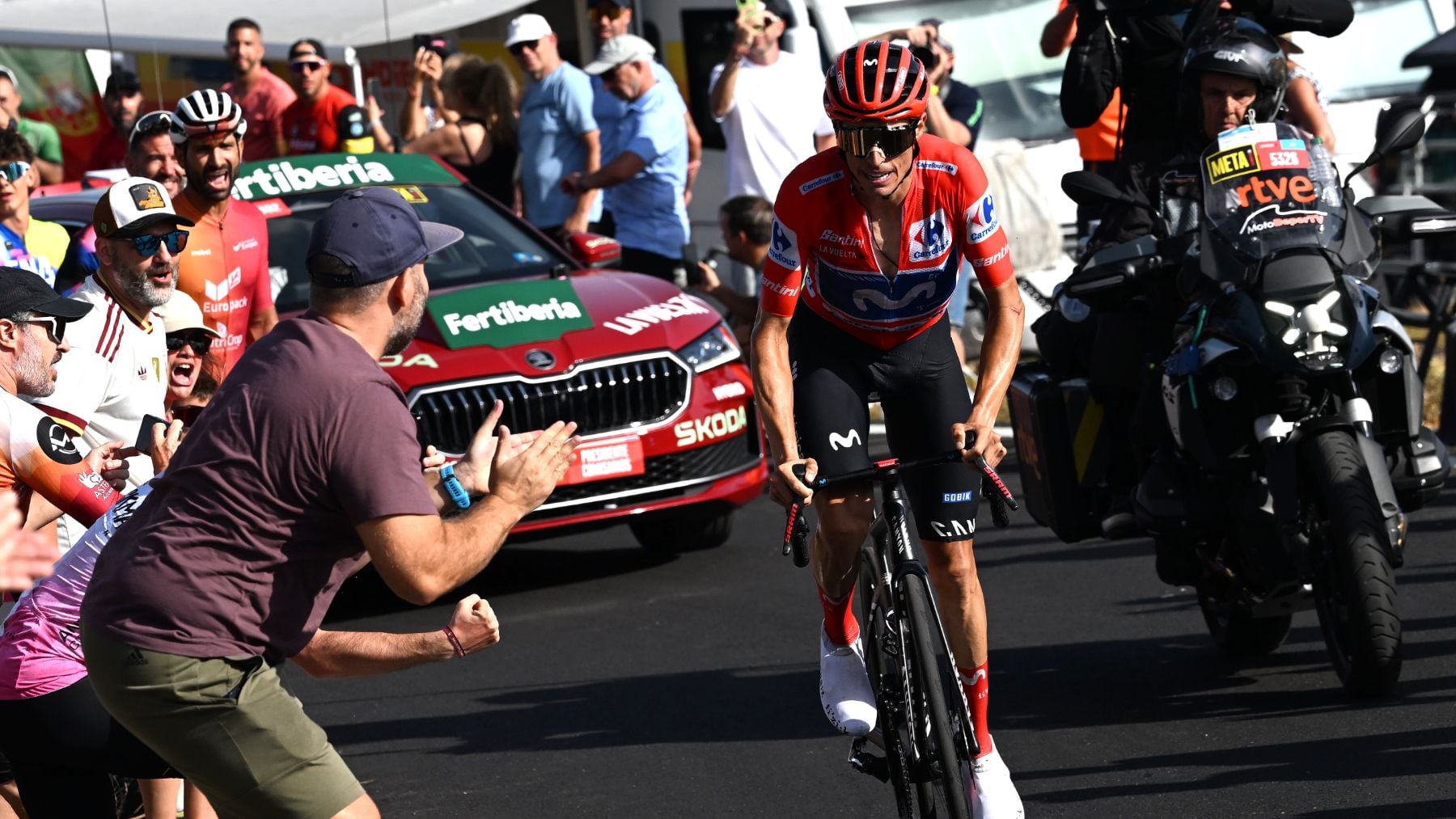Enric Mas da otro mordisco a la Vuelta en La Pandera y Brenner se lleva la etapa