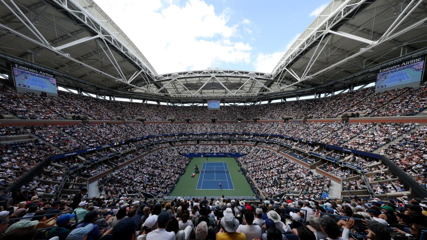 Marihuana, influencers irrespetuosos y ruido incesante en pleno partido: una vuelta por el zoológico del US Open